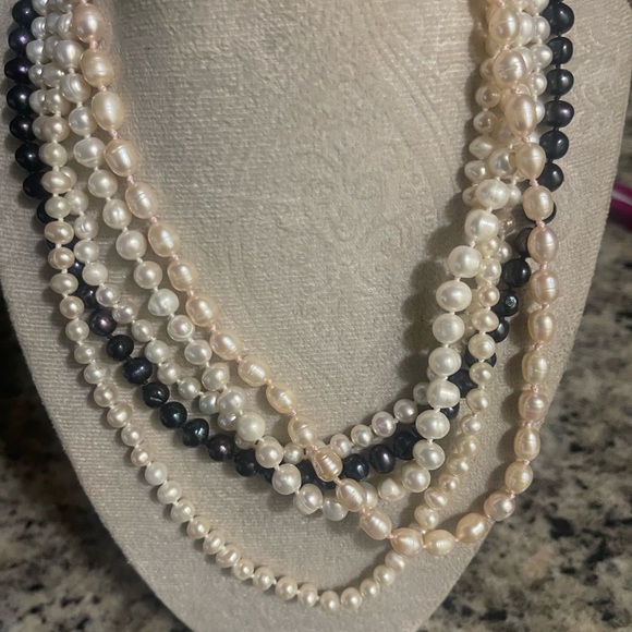 Trivia on Pearls! Unique classic Pearl Necklaces, Bracelets, earrings or rings. - Picture 1 of 15